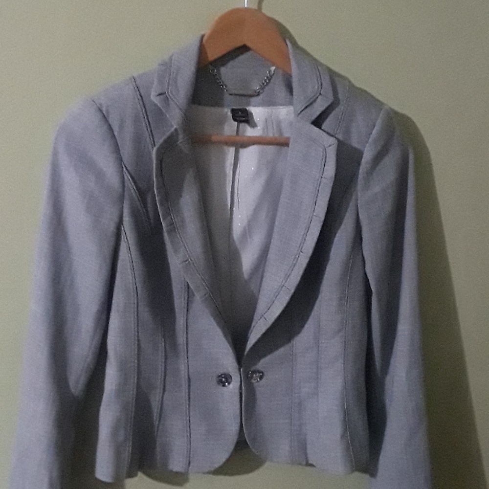 WHBM PLEATED FRONT AND BACK BLAZER